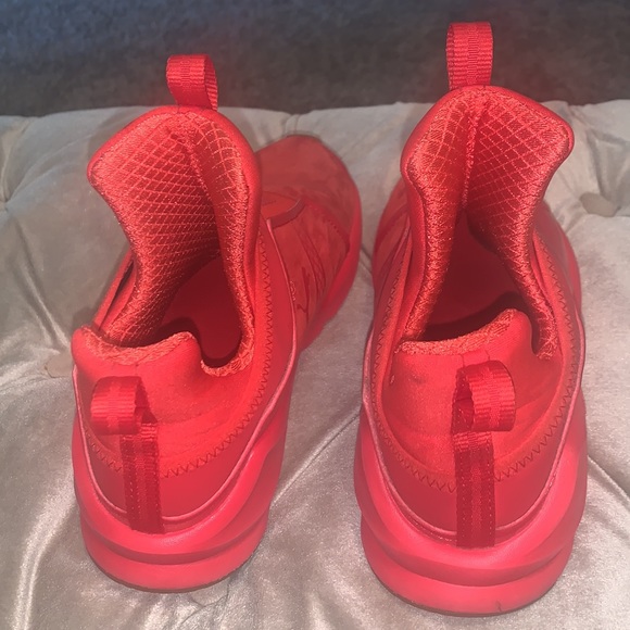 Red Pumas - Picture 3 of 6